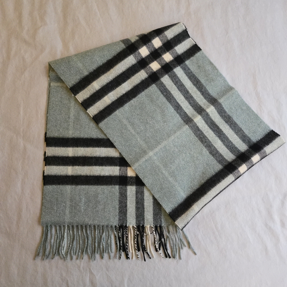 Burberry Check Pastel Mint Green and Black Plaid 100% Cashmere Fringe Scarf MI3 - Picture 5 of 6